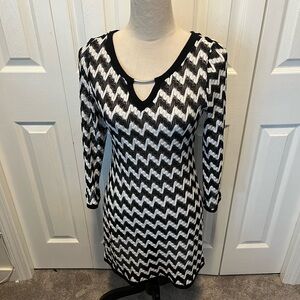 Joseph Ribkoff size 8 Black and White Zigzag Pattern Dress